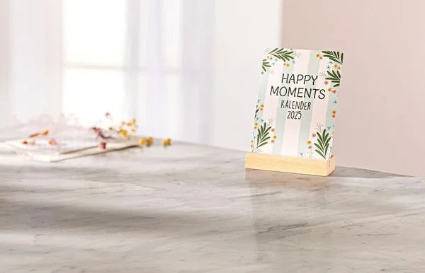 Tischkalender "Happy Moments" mit Holzaufsteller 2025
