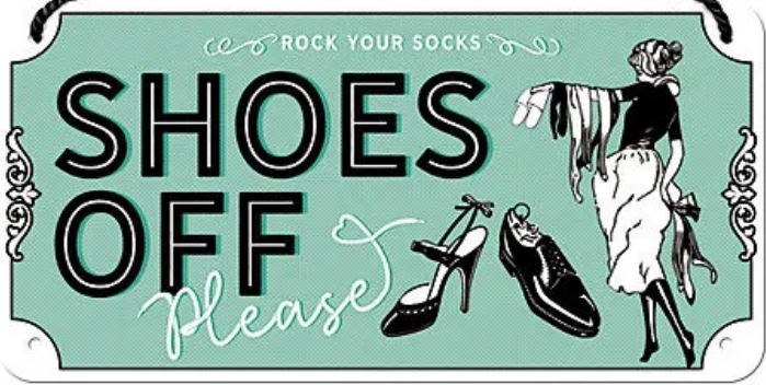 Hängeschild. Shoes Off