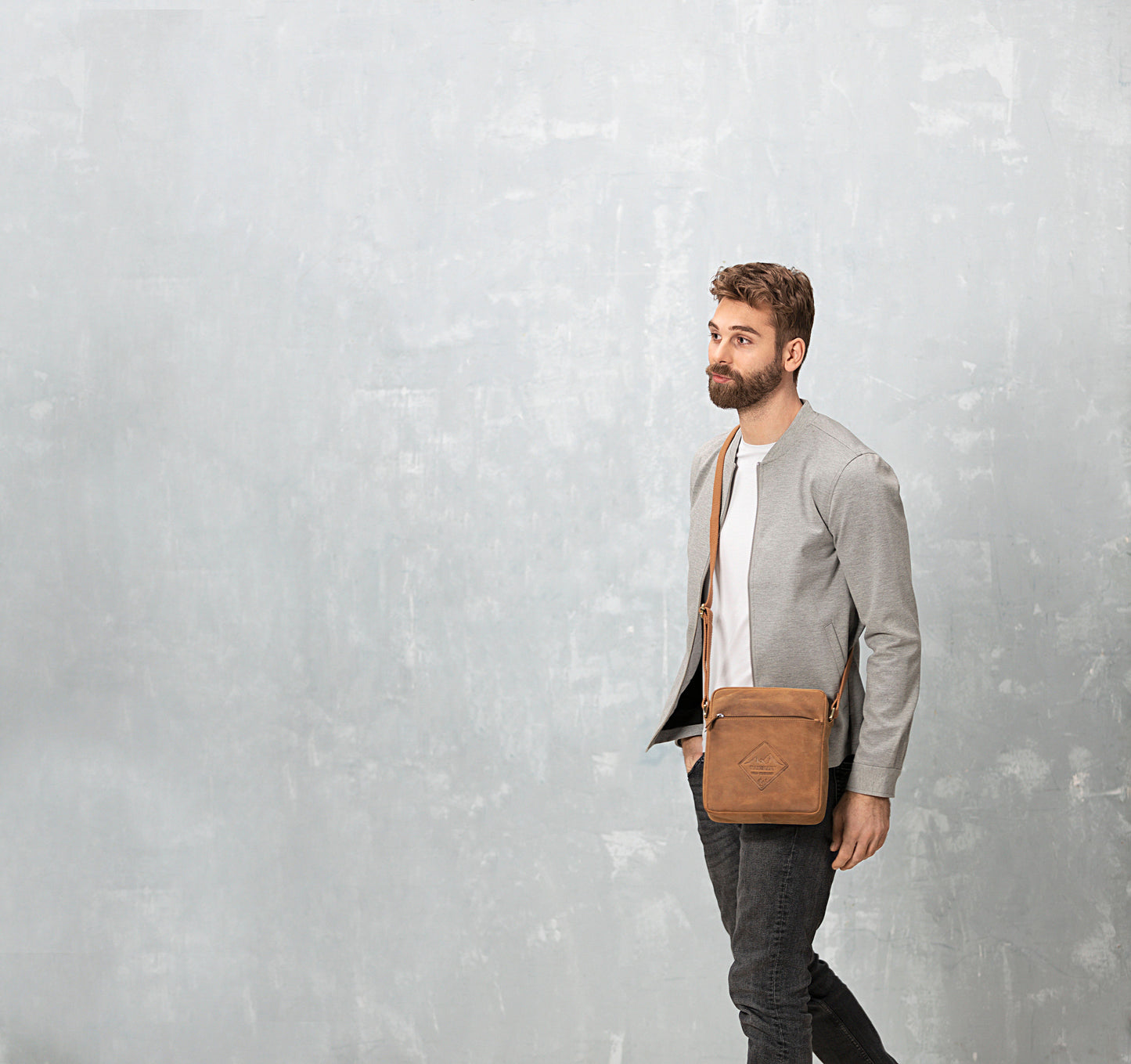 WATZMANN Shoulderbag "Mountain", Leder, (Farbe: schwarz)