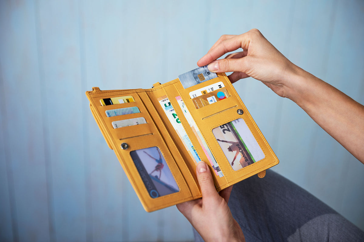 Handy-Umhängetasche mit Kartenfächern, Leder (Farbe: gelb)