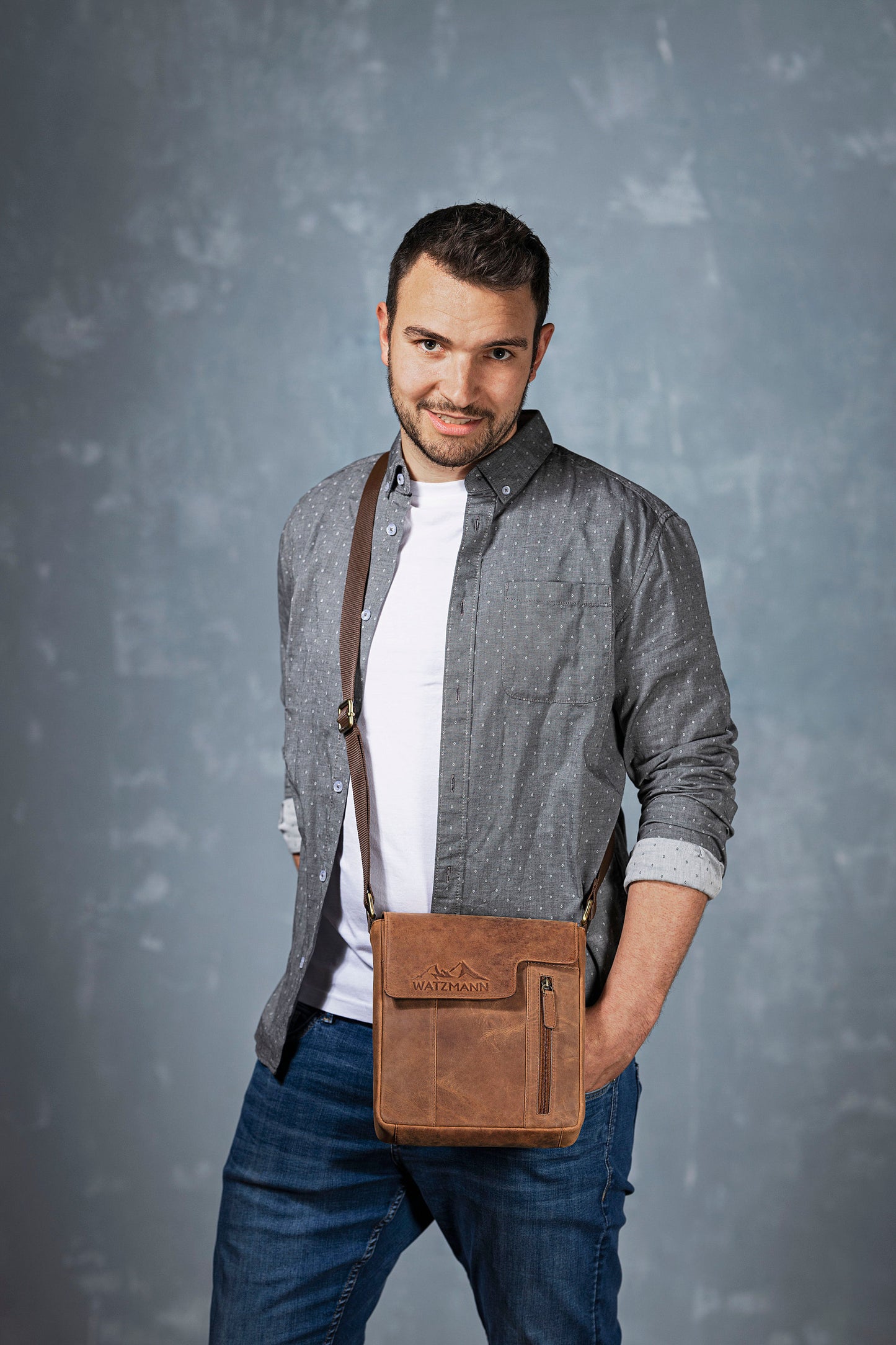 Watzmann Shoulderbag "Ryver" Leder (Farbe: anthrazit)