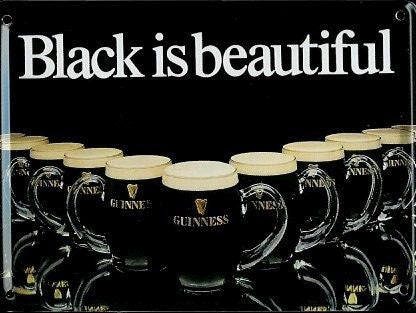 Schild 'Black is beautiful'