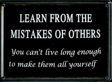 Schild 'Learn from the mistakes'