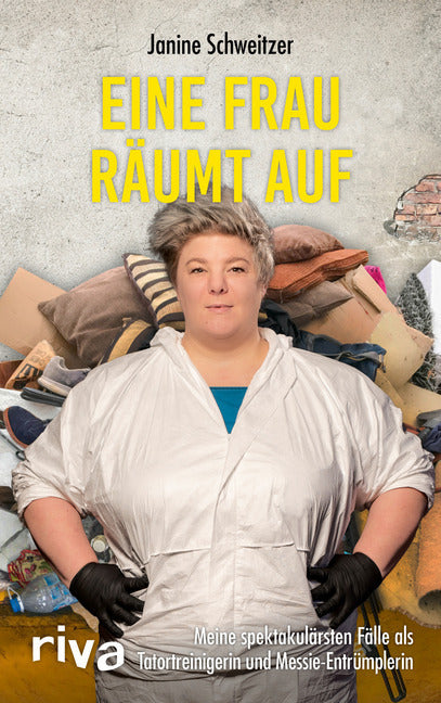 Eine Frau räumt auf (Janine Schweitzer)