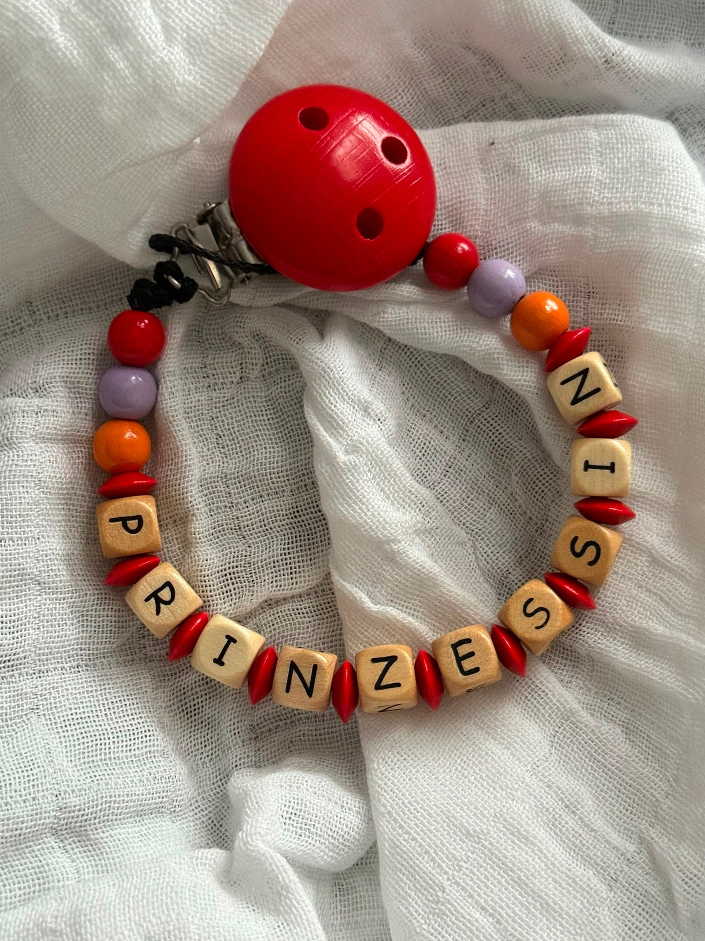 Nuggikette "Prinzessin" (Farbe: rot, lila, orange Material: Holz)