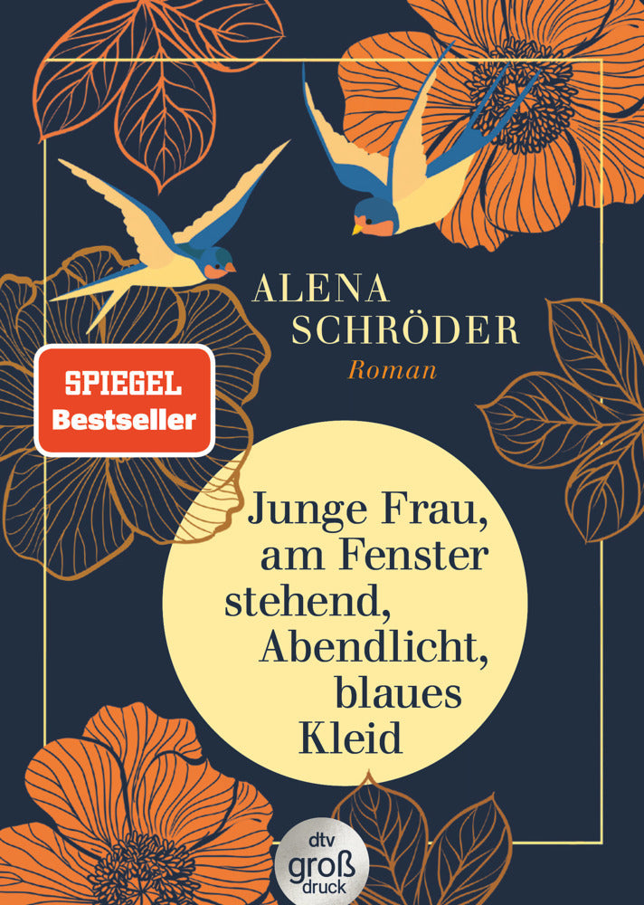 Junge Frau, am Fenster stehend, Abendlicht, blaues Kleid (Alena Schröder)