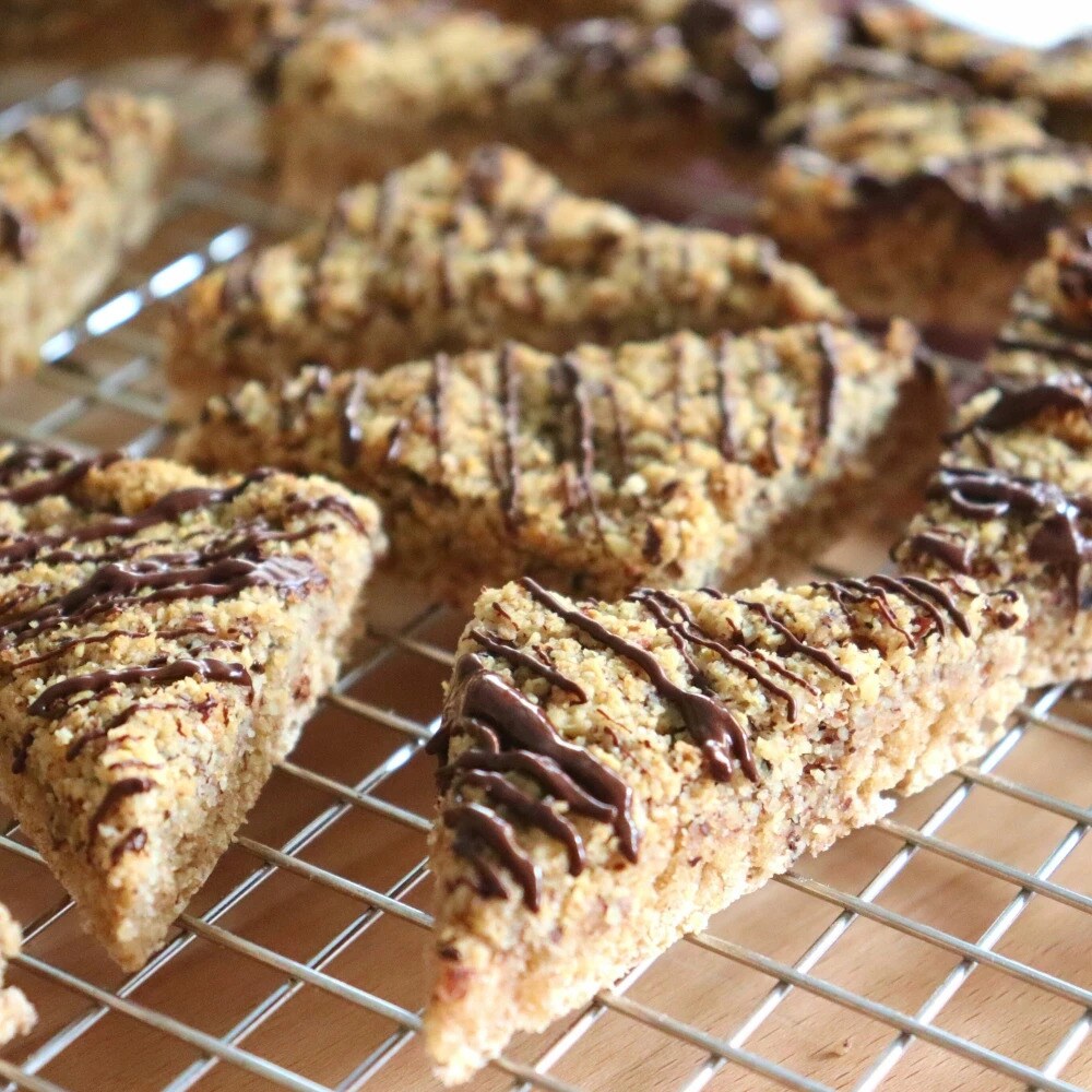 DplusA Die Wölkchenbäckerei: Festtage (Deutsch, 2022, Güldane Altekrüger)