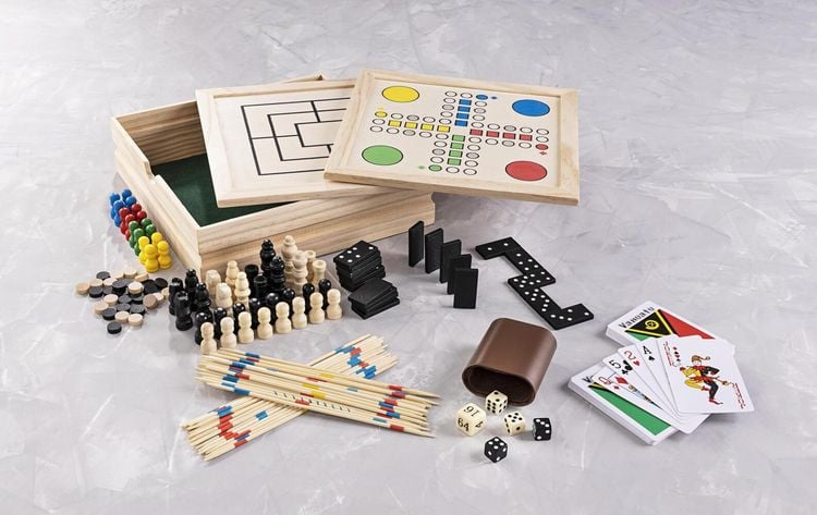 Spielesammlung in Holzbox