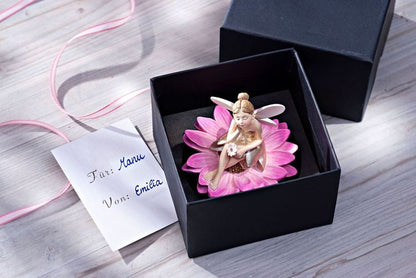 Geschenkset Dekofigur "Elfe auf Blüte" mit Grusskarte
