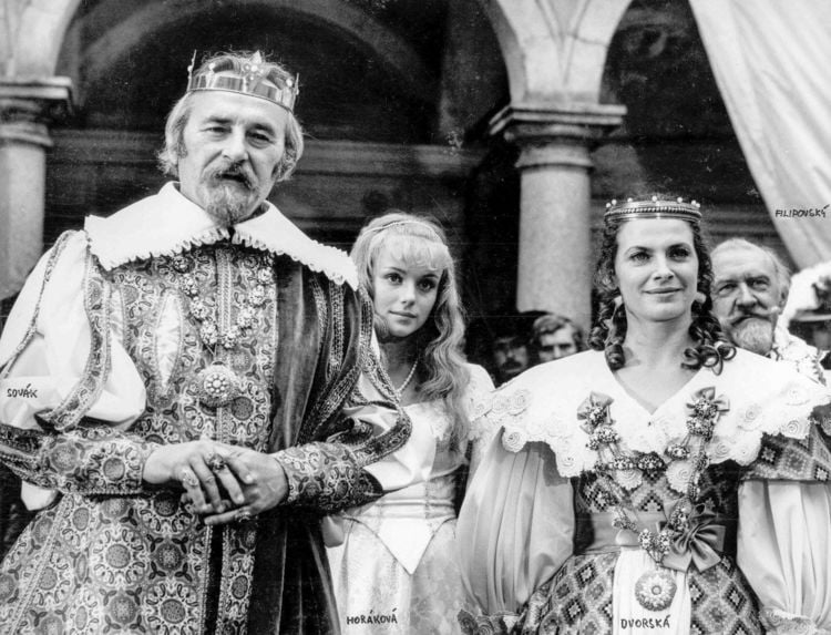 Wie man Prinzessinnen weckt