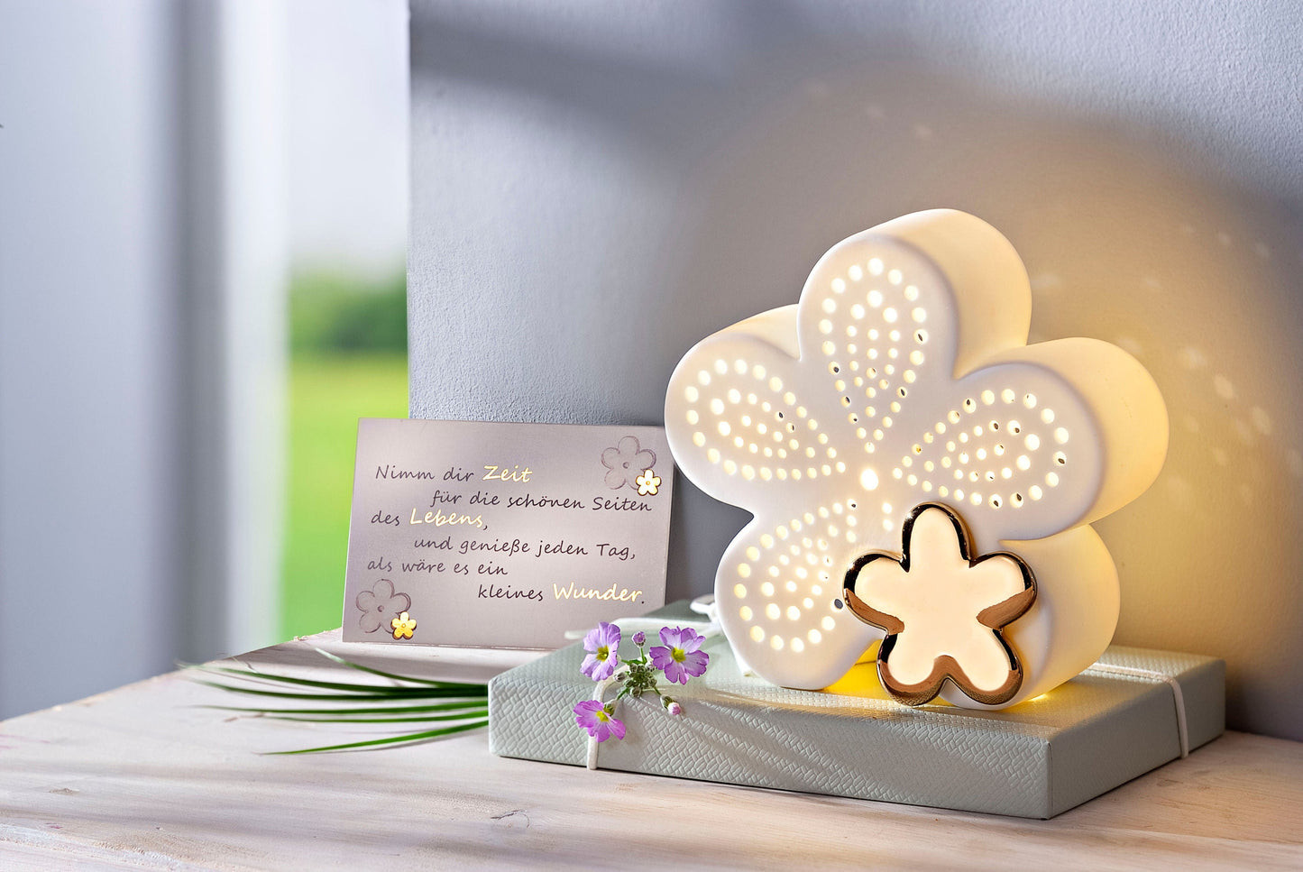 LED-Dekoleuchte "Flower" mit Grusskarte