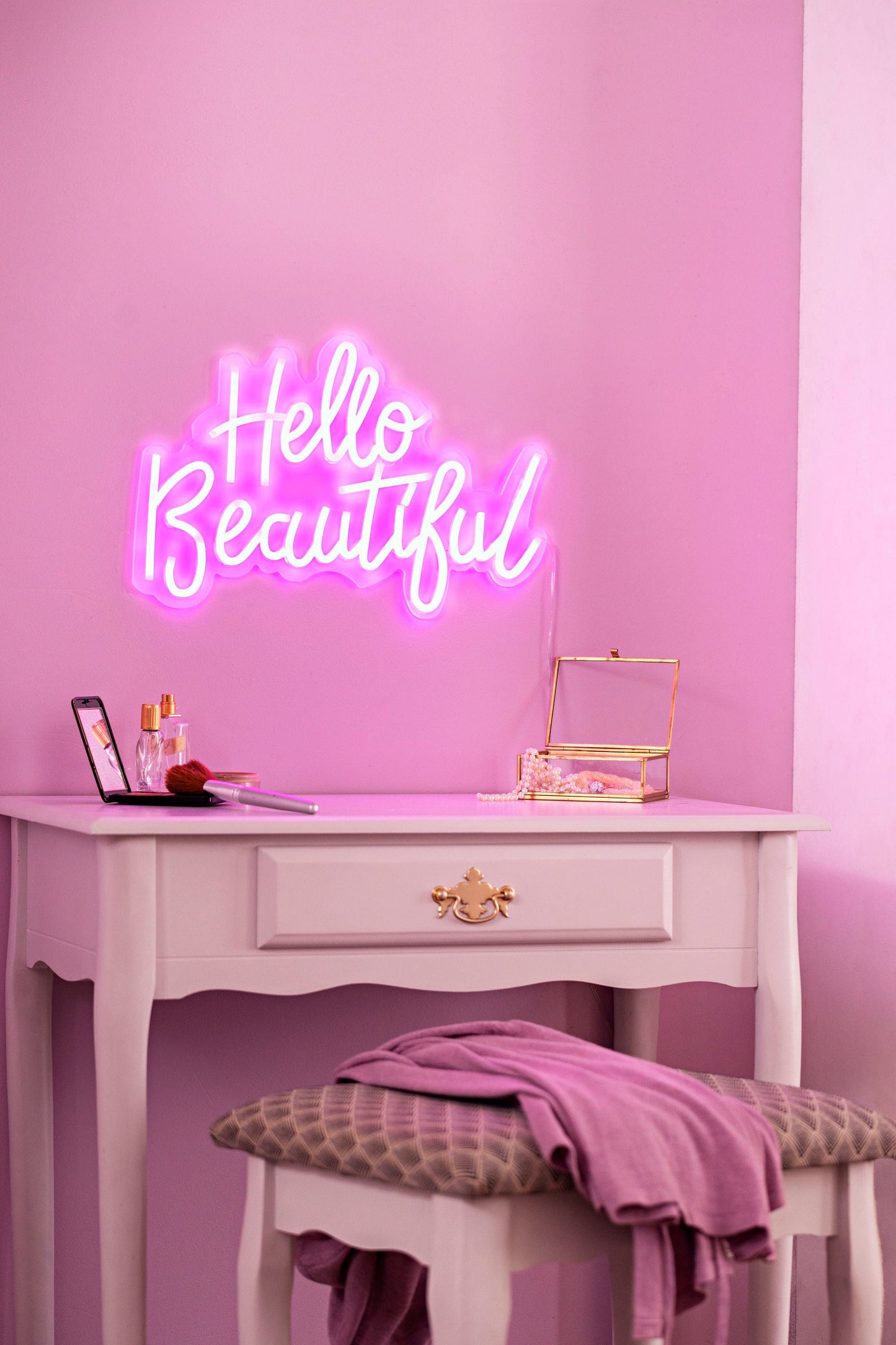 LED-Schriftzug "Hello Beautiful" 45 x 21 cm