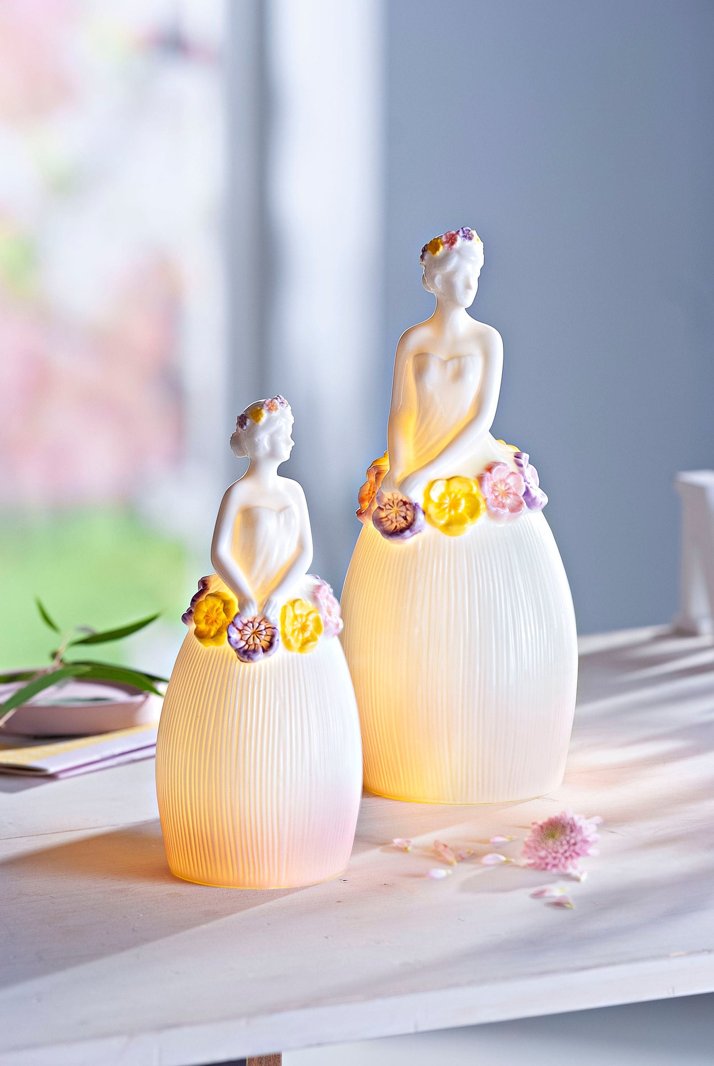 LED-Porzellanfigur "Blütenmädchen" 2er-Set