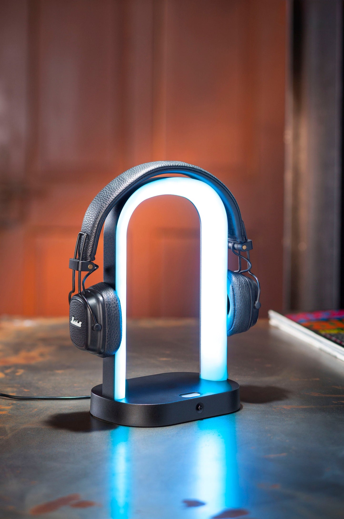 Kopfhörerständer mit RGB-Beleuchtung