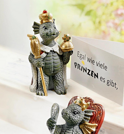 Dekofigur "Drachenkönig" mit Grusskarte und Geschenkbox