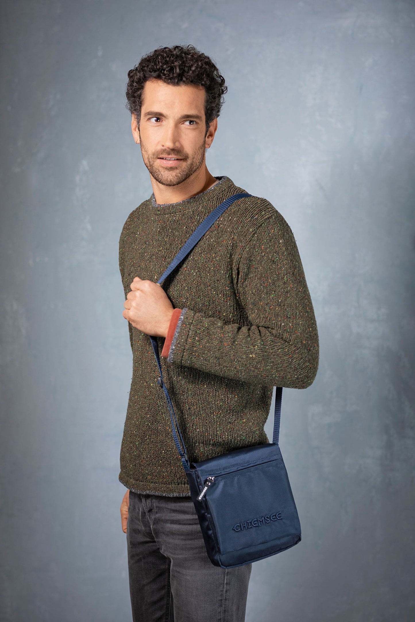 Chiemsee Shoulderbag unisex (Farbe: Oliv)