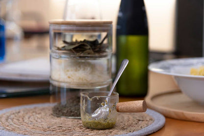 Kochtopf aus Borosilikatglas mit Holzgriff