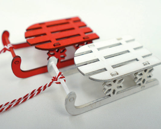 Holzschlitten mit Schneeflockenverzierung, 2er Set, rot und weiss (9 x 4.5 cm)