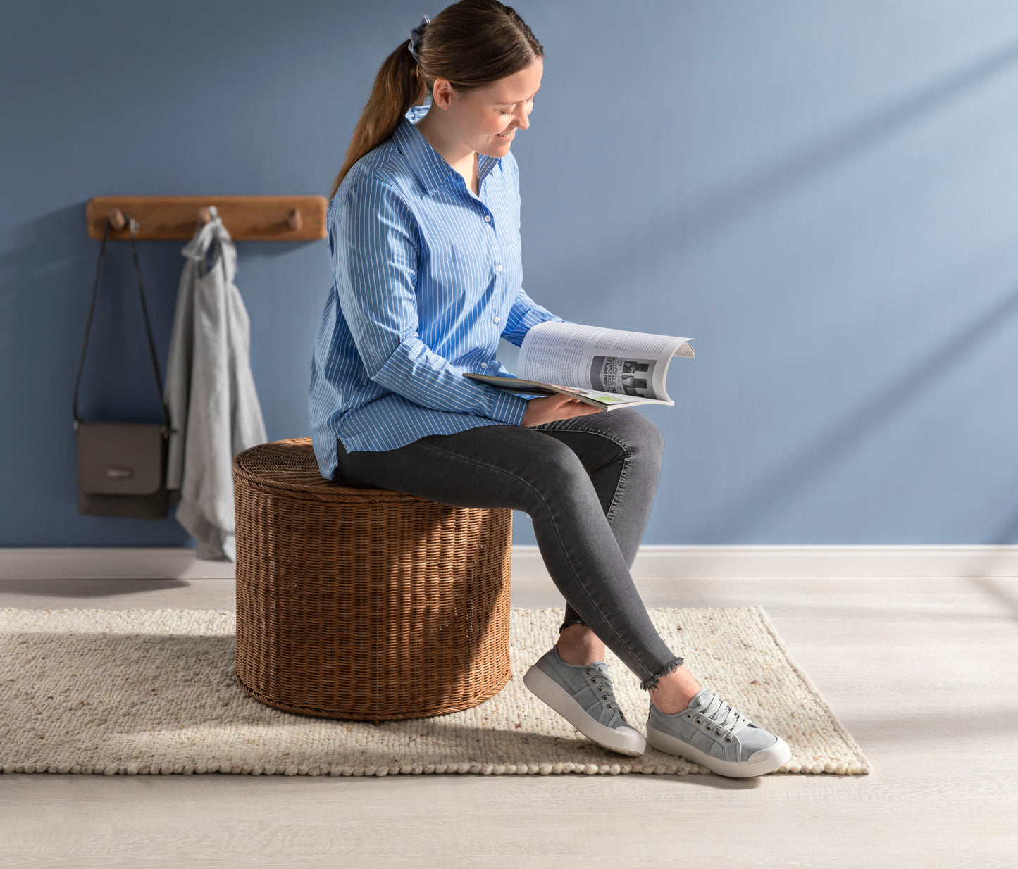 Hocker mit Stauraum aus Rattan