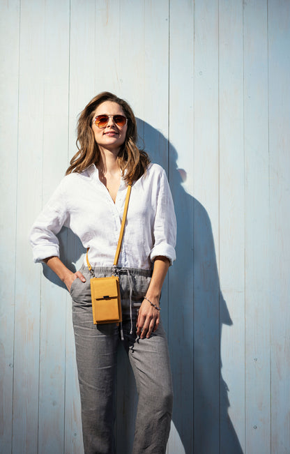 Handy-Umhängetasche mit Kartenfächern, Leder (Farbe: cognac)