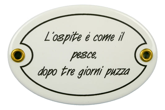Schild 'L'ospite è come il pesce'
