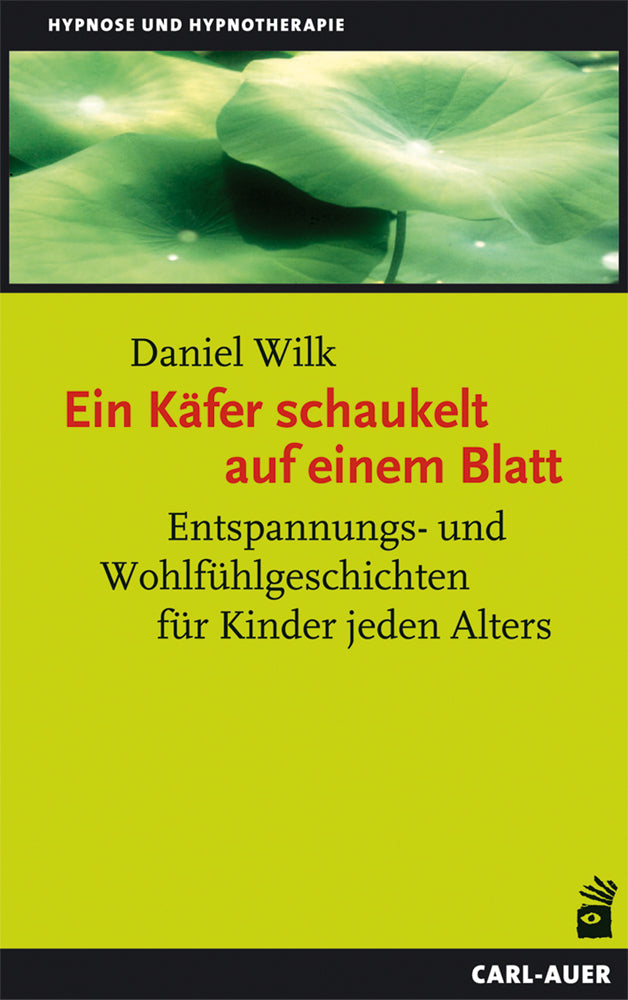Ein Käfer schaukelt auf einem Blatt (Daniel Wilk)