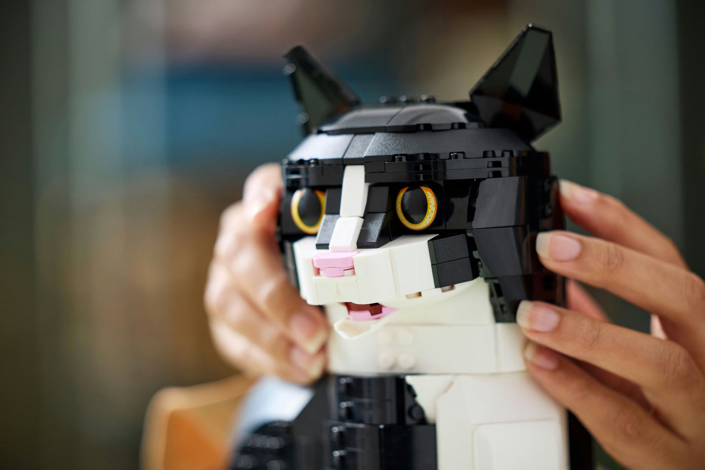 Lego  Schwarz-weisse Katze (21349)