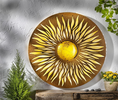 Solar-Wandleuchte mit filigranem Sonnenmotiv, Ø 73 cm
