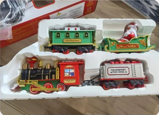 Schwebender Weihnachtszug mit Licht und Sound