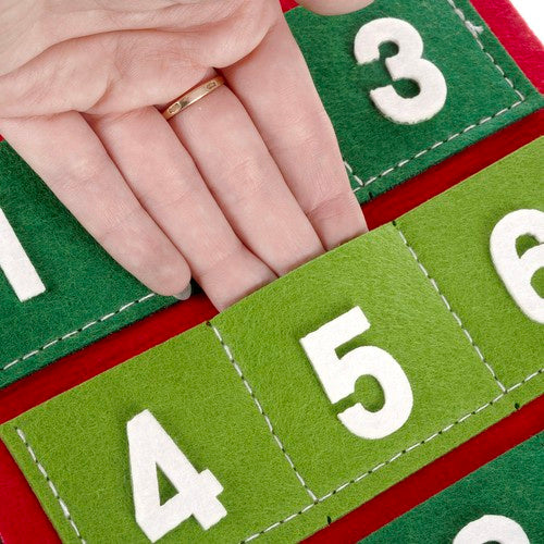 Hängender Adventskalender "Road to Christmas" mit 24 Taschen