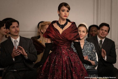 Mrs. Harris und ein Kleid von Dior