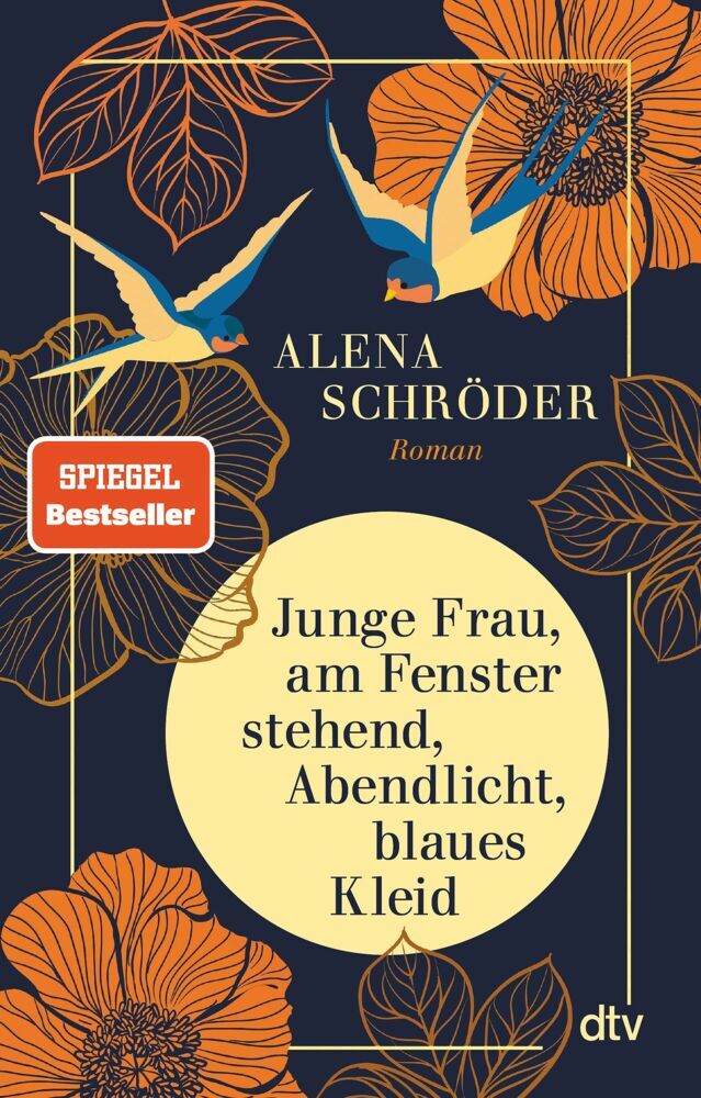 Junge Frau, am Fenster stehend, Abendlicht, blaues Kleid (Alena Schröder)