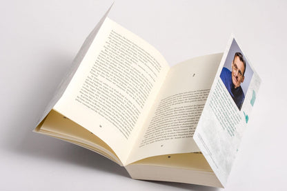 Penguin Random House Der Pakt - Zwei Frauen. Eine Flucht. Und ein dunkles Geheimnis (Deutsch, 2023, Benedikt Gollhardt)