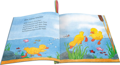 Ravensburger Mein Knuddel-Knautsch-Buch: Meine ersten Kinderlieder; robust, waschbar und federleicht. Praktisch