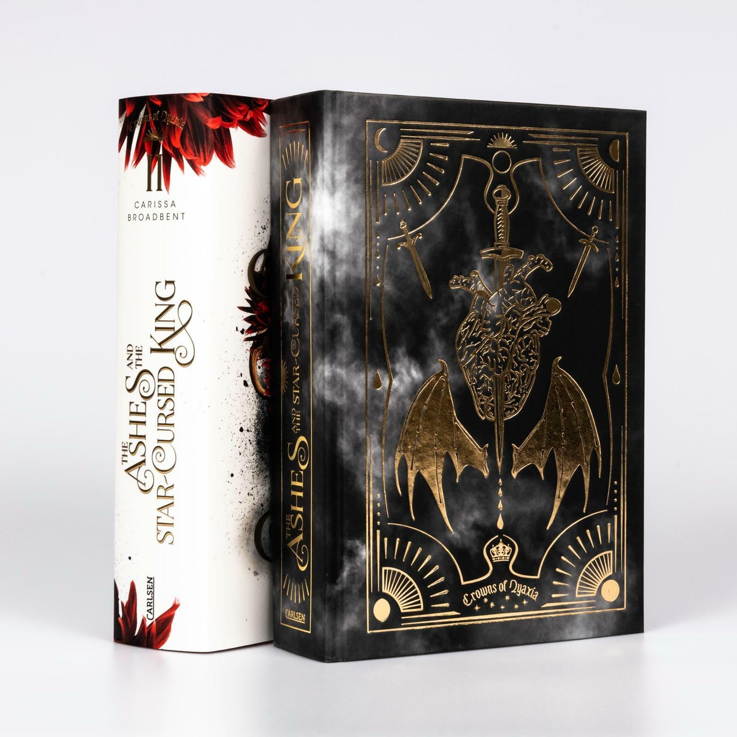 Carlsen The Ashes and the Star-Cursed King (Crowns of Nyaxia 2) (Deutsch, 2024, Carissa Broadbent)