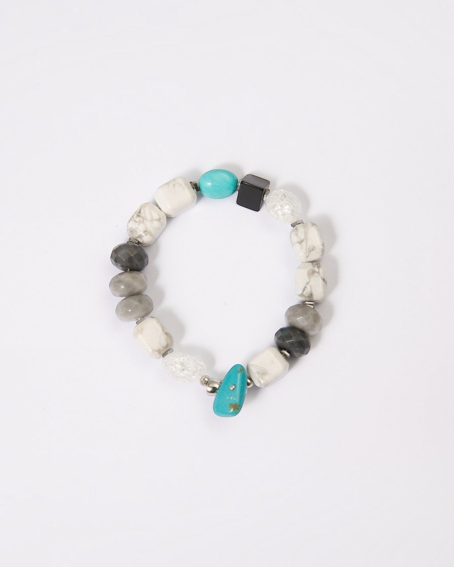 Elsita Jewelry Chill bracelet featuring turquoise, howlite, agate, and quartz beads in a cool-toned mineral composition.